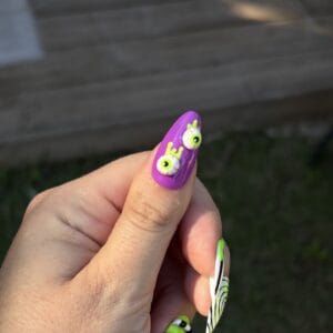 press on nails beetlejuice faux ongle halloween pouce amande M violet yeux 3d