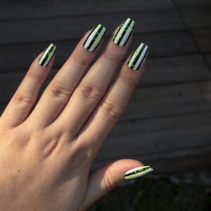 set de press on nails halloween Beetlejuice Beetlejuice faux ongles ballerine S noir blanc et vert