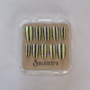 boite de rangement press on nails Beetlejuice Beetlejuice faux ongles d'haloween forme ballerine S noir blanc et vert