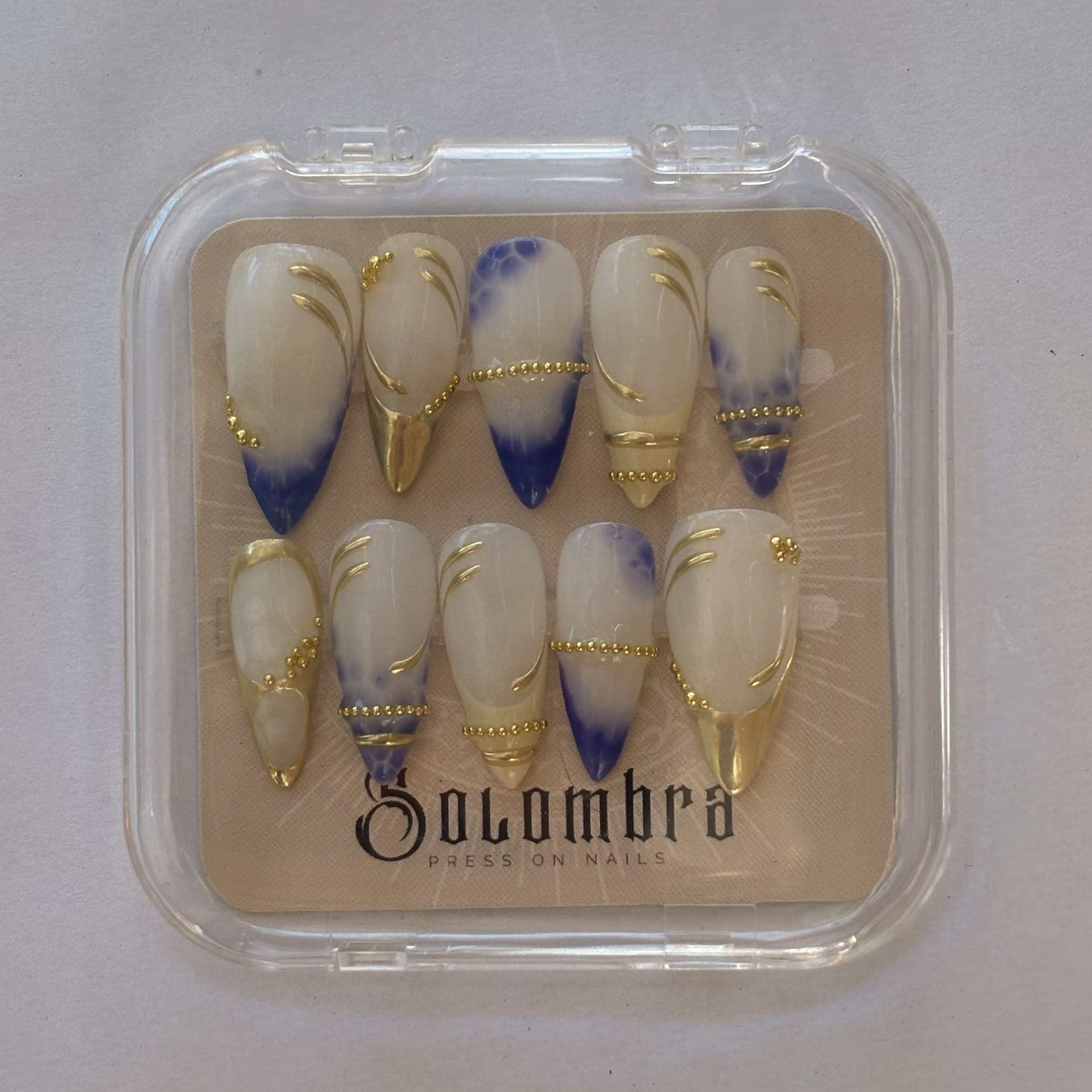 boite de rangement press on nails cleo faux ongles siletto M bleu jaune et doré