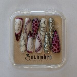 boite de rangement press on nails cyber punk faux ongles forme stiletto L rose et argenté