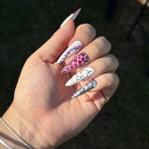 Press on nails cyber punk faux ongles forme stiletto L rose et argenté