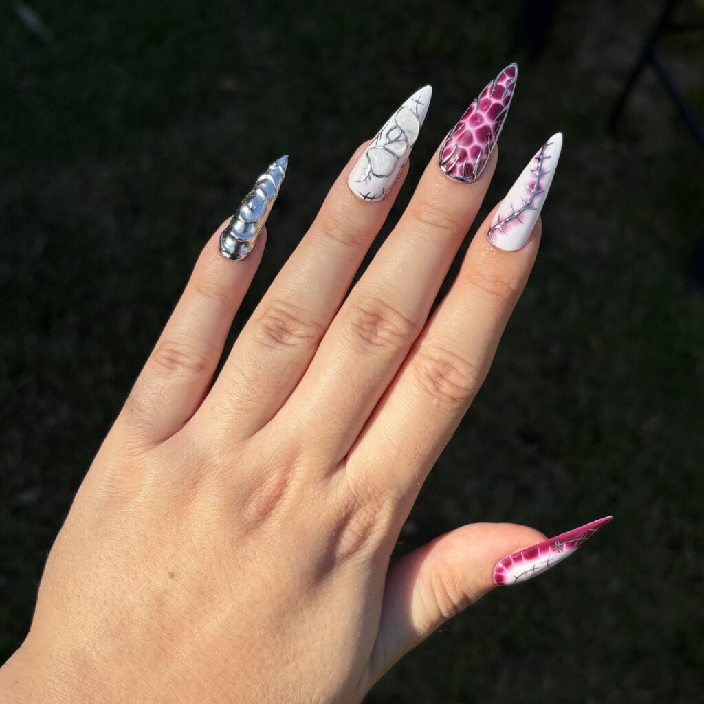 Set de press on nails cyber punk faux ongles forme stiletto L rose et argenté