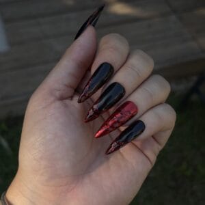 set de press on nails morgane faux ongles stiletto L noir et chrome rouge