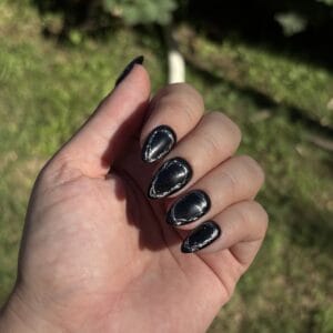 set de press on nails ondine faux ongles amande S noir et chrome argenté